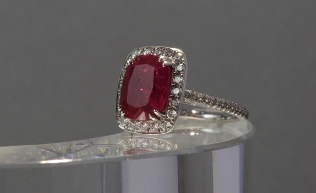 Bague or blanc rubis pierre de naissance juillet